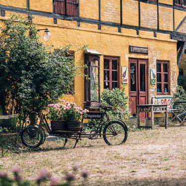 Bindingsværkshus i et gårdmiljø fra Rudkøbing
