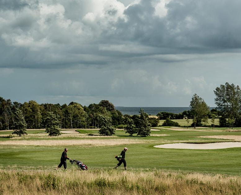 Golfbane på Sydlangeland med udsigt over havet