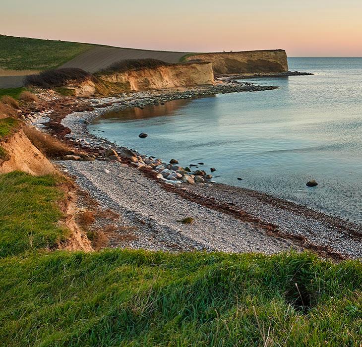 Sydlangelands kyst fotograferet fra Harresbjerg mod Dimesodde (sydvest) aften